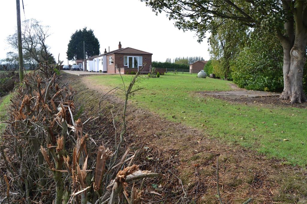 Soff Lane, Goxhill, North Lincolnshire, DN19 2 bed detached bungalow
