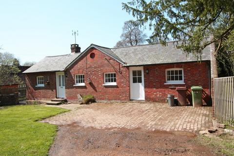 2 bedroom detached bungalow to rent - Delmonden Lane, Hawkhurst