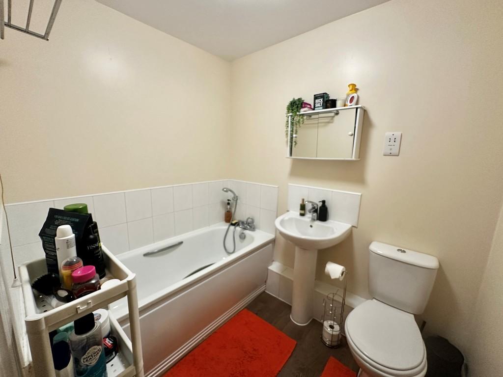 3 starling bathroom