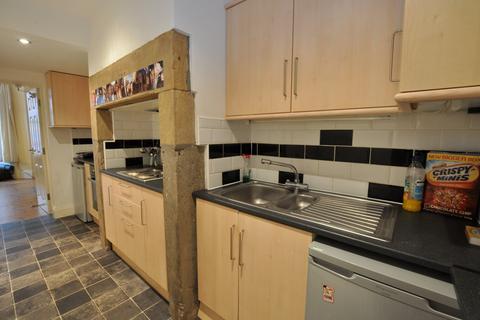 3 bedroom flat to rent, Fairfield Road, Newcastle Upon Tyne