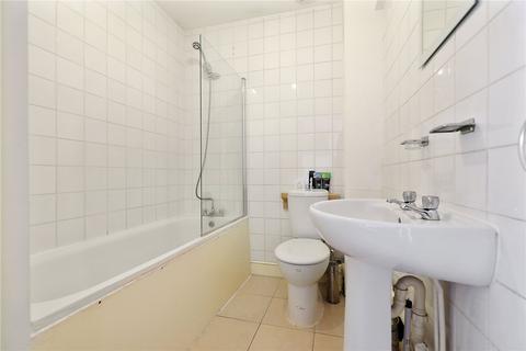 1 bedroom flat to rent, Kingsland Road, London, E2