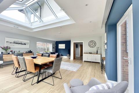 16 Rosehill, Claygate, Esher, KT10 0HL