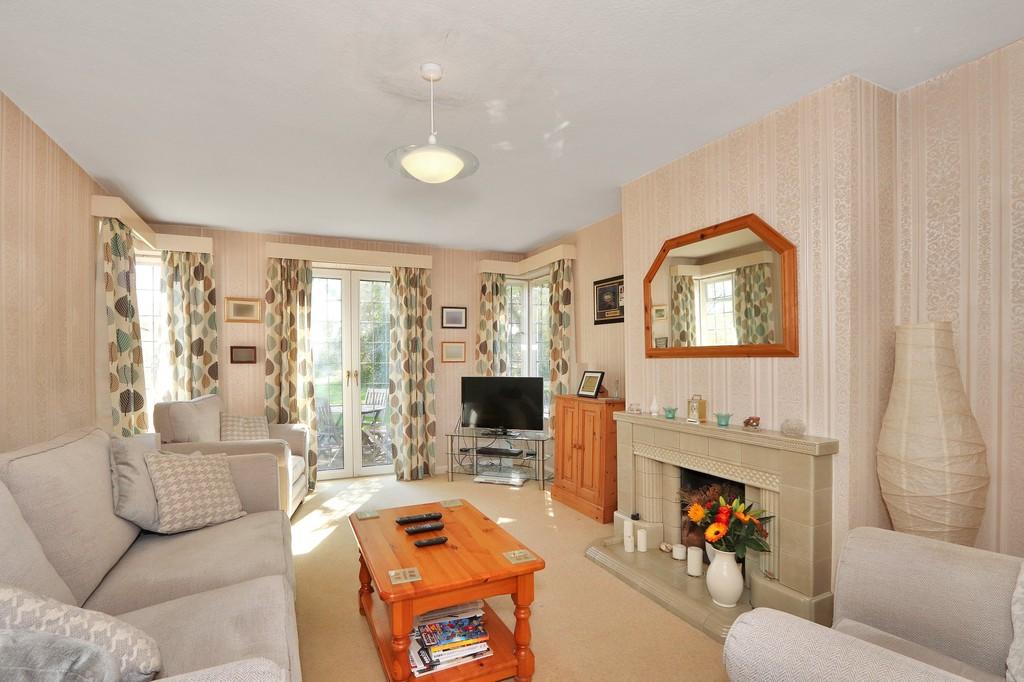 King Edward Avenue, Aylesbury 5 bed detached house £725,000