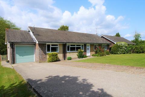 3 bedroom detached bungalow to rent, Meadow Cottages Slaugham Lane, Warninglid, RH17