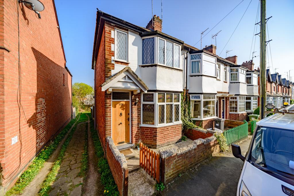Henry Street, Kenilworth 2 bed end of terrace house £276,450