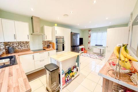 3 Cazenove Close, Shepton Mallet, BA4 4FT