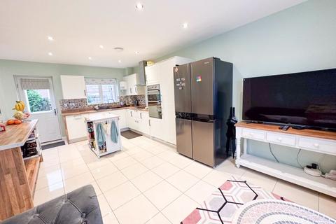 3 Cazenove Close, Shepton Mallet, BA4 4FT