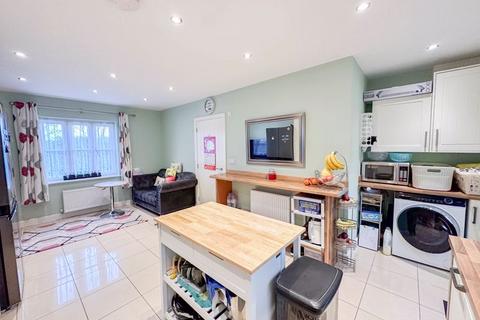3 Cazenove Close, Shepton Mallet, BA4 4FT