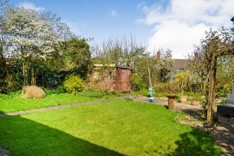3 bedroom detached house to rent, Church Road, Trench