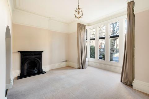 1 bedroom flat to rent, Chantry Road, Clifton,