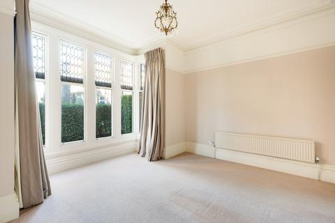 1 bedroom flat to rent, Chantry Road, Clifton,