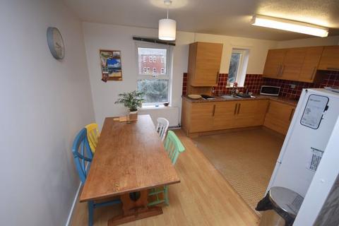 2 bedroom apartment to rent, Serge Court, Exeter