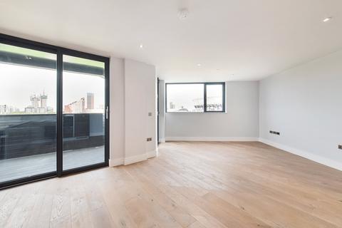 3 bedroom apartment to rent, Roach Road, Bow, E3