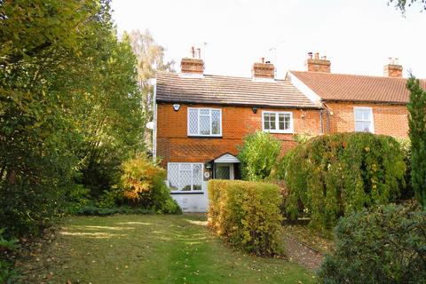 2 bedroom cottage to rent, London Road, Bagshot