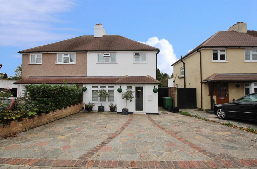 Grasmere Gardens, Locksbottom 4 bed house £595,000