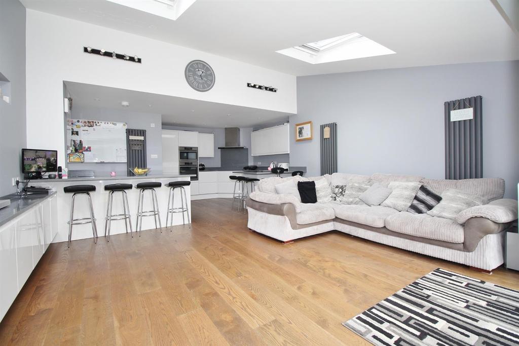 Grasmere Gardens, Locksbottom 4 bed house £595,000