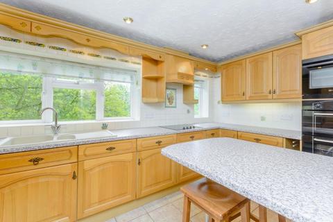 2 bedroom flat to rent, Virginia Water