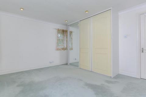 2 bedroom flat to rent, Virginia Water