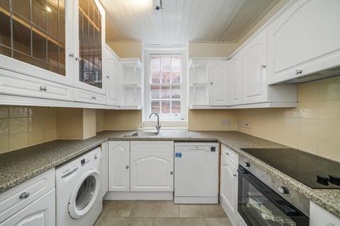 3 bedroom flat to rent, Bronwen Court, Grove End Road, London