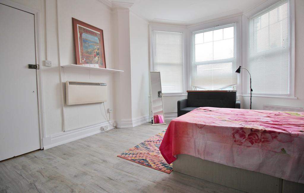 Lounge / Bedroom