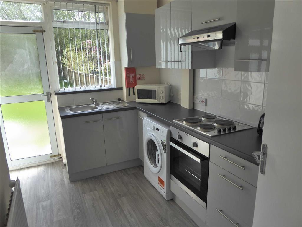 York Road East, Middleton 3 bed terraced house £625 pcm (£144 pw)
