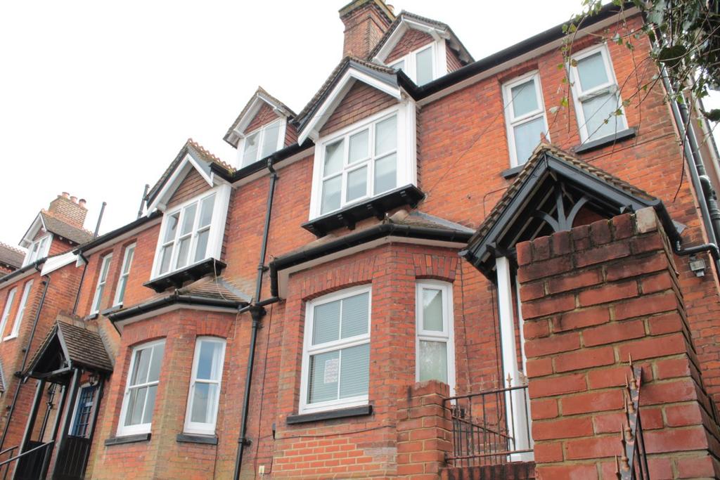 Grovehill Road, Redhill 1 bed flat £875 pcm (£202 pw)