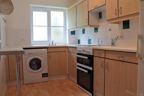 2 bedroom flat to rent, Wordsworth Mead, Redhill