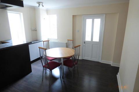 2 bedroom semi-detached house to rent, Third Avenue, Luton, LU3 3ES