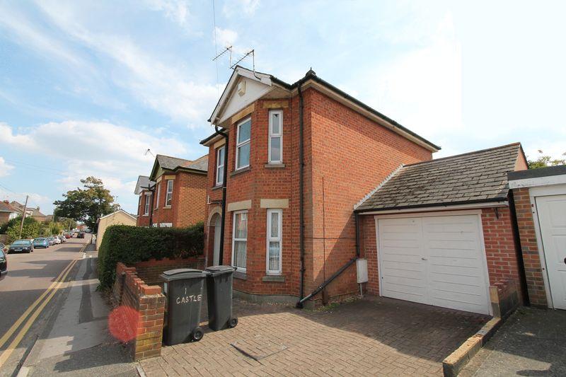 Castle Road, Bournemouth 5 bed detached house £1,800 pcm (£415 pw)