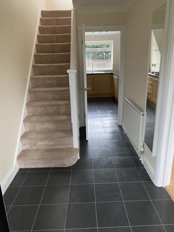 Coltash Road, Furnace Green, RH10 3 bed semidetached house £1,600
