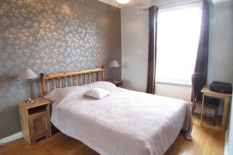 2 bedroom flat to rent, Holland Rd, London W14