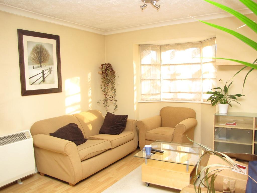 Blenheim Court 52 Kenton Road, Kenton, HA3 1 bed flat £1,050 pcm (£