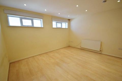 Studio to rent, Finchley Road, Temple Fortune