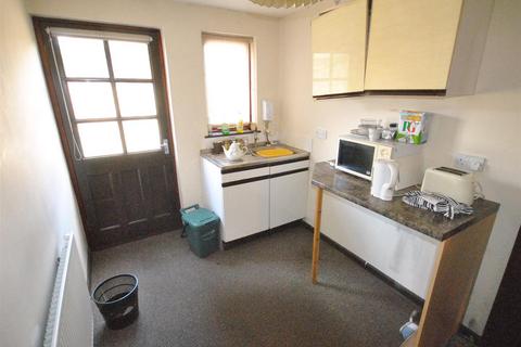 3 bedroom house for sale, Unoccupied Office at Barn Road, Carmarthen