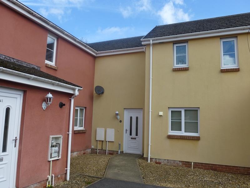 Parc Gwernen, Tycroes, Ammanford, Carmarthenshire. 2 bed terraced house