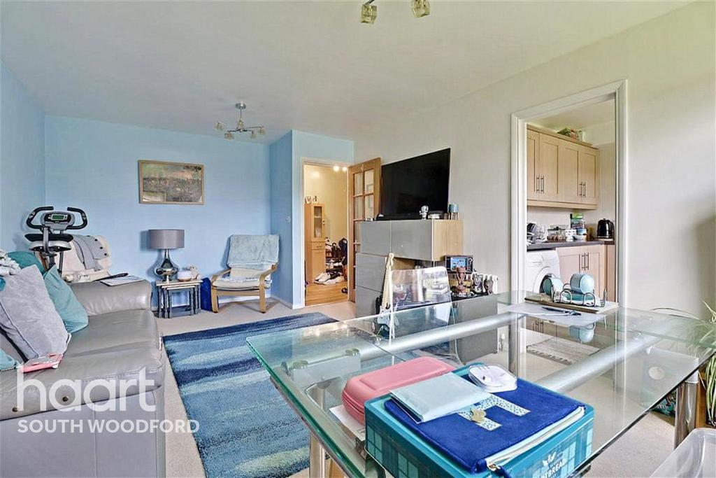 Cleveland Road, South Woodford, E18 2 bed flat £1,600 pcm (£369 pw)