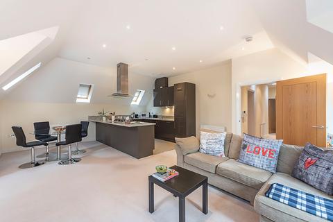 2 bedroom penthouse to rent - Equus Close, Upper Meadow, Gerrards Cross, Bucks