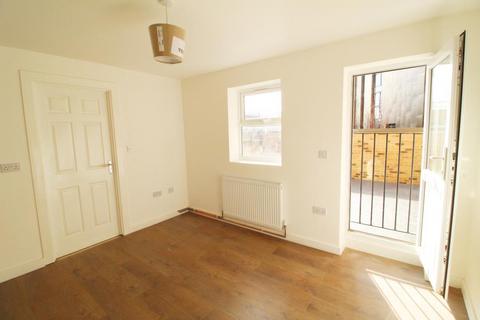 Studio to rent, Kingsland High Street, Dalston, E8