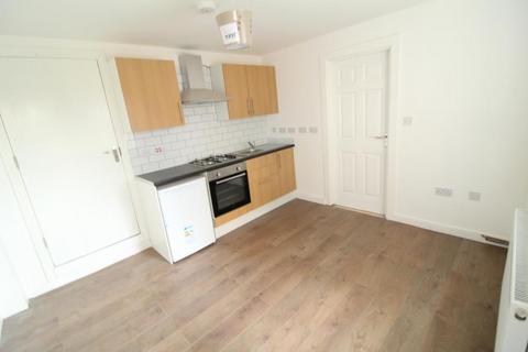 Studio to rent, Kingsland High Street, Dalston, E8