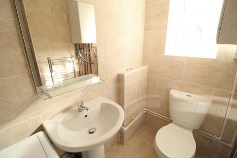 Studio to rent, Kingsland High Street, Dalston, E8