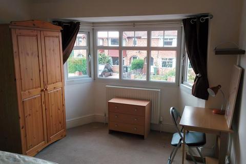 3 bedroom terraced house to rent, Henwick Avenue, Worcester WR2