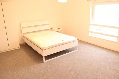 Mixed use to rent, Newtown Road, Worcester WR5