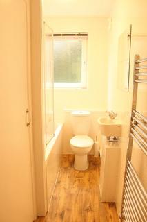 Mixed use to rent, Newtown Road, Worcester WR5
