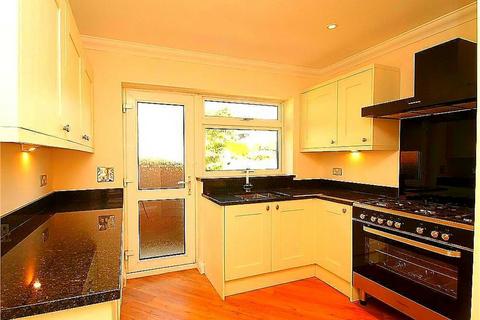 3 bedroom detached bungalow to rent, Alphington Avenue, Frimley GU16