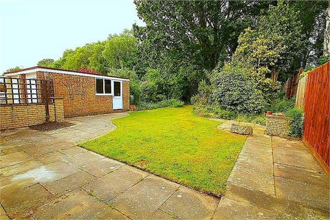 3 bedroom detached bungalow to rent, Alphington Avenue, Frimley GU16