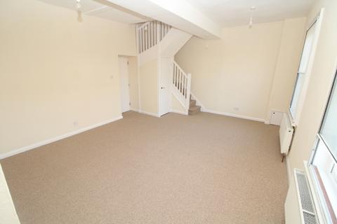 2 bedroom maisonette to rent, High Street, Stony Stratford