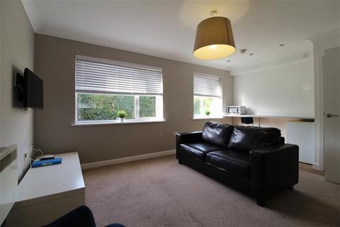 Studio to rent, Pages Gardens, Reading Road, Pangbourne, Reading, RG8