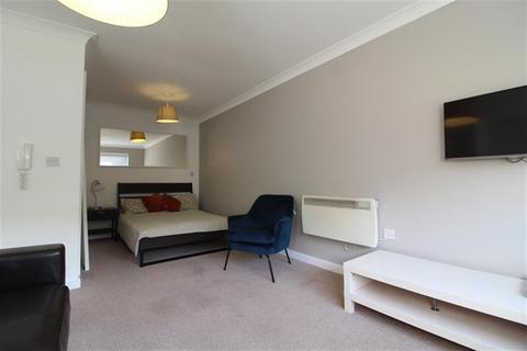 Studio to rent, Pages Gardens, Reading Road, Pangbourne, Reading, RG8