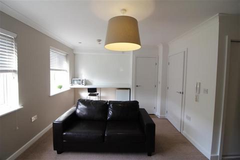 Studio to rent, Pages Gardens, Reading Road, Pangbourne, Reading, RG8