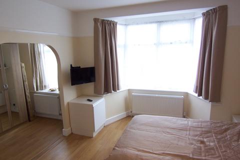 1 bedroom in a house share to rent - Forest View Road, Walthamstow E17